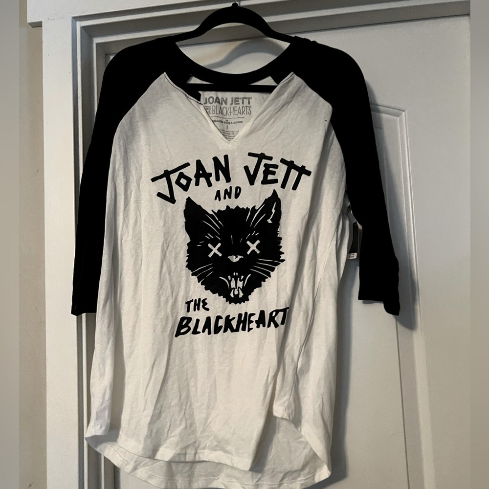NWT torrid band tee Joan Jett. White baseball style. Sz 1